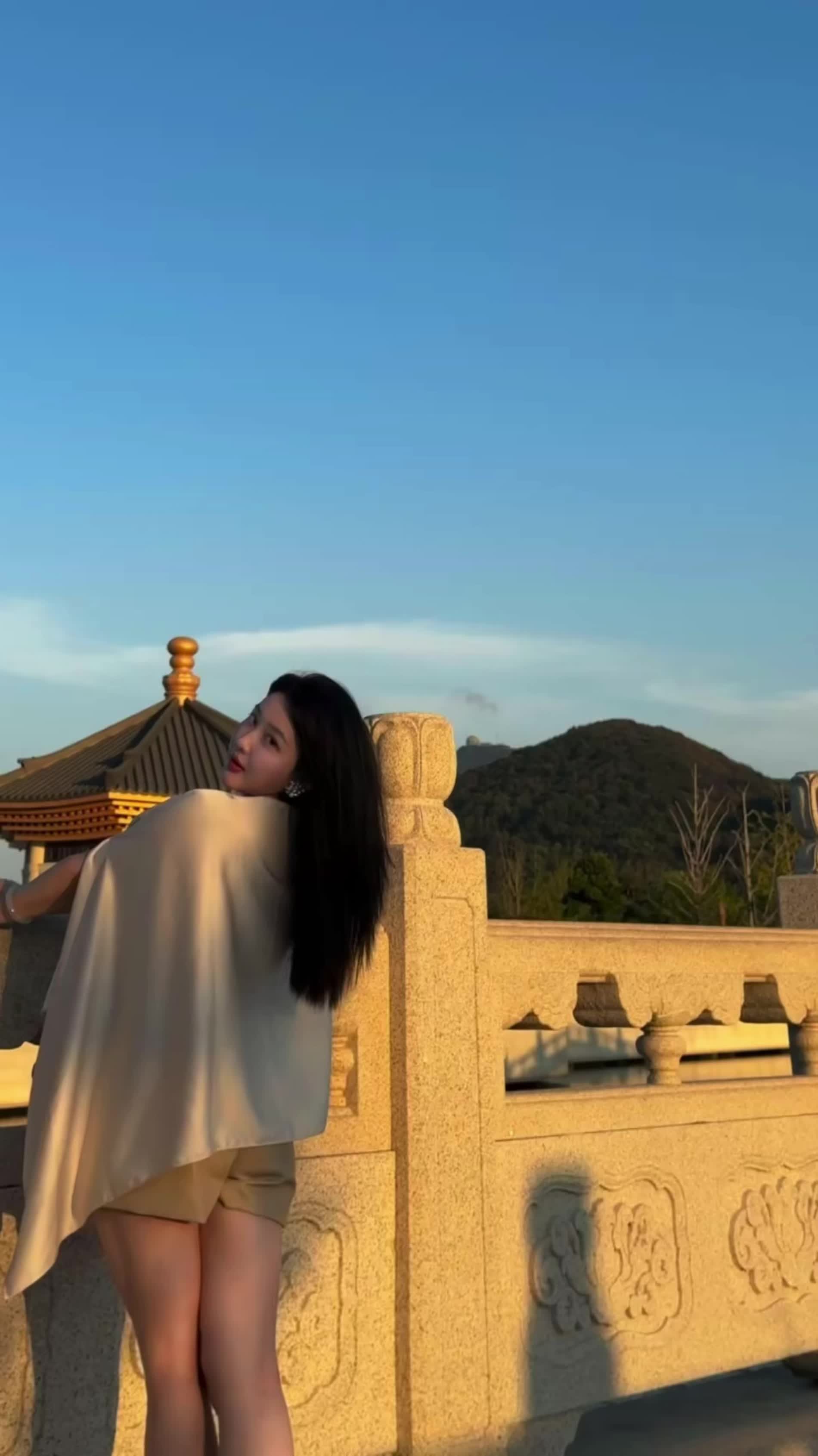 古道冰封停过马 又见春水映桃花