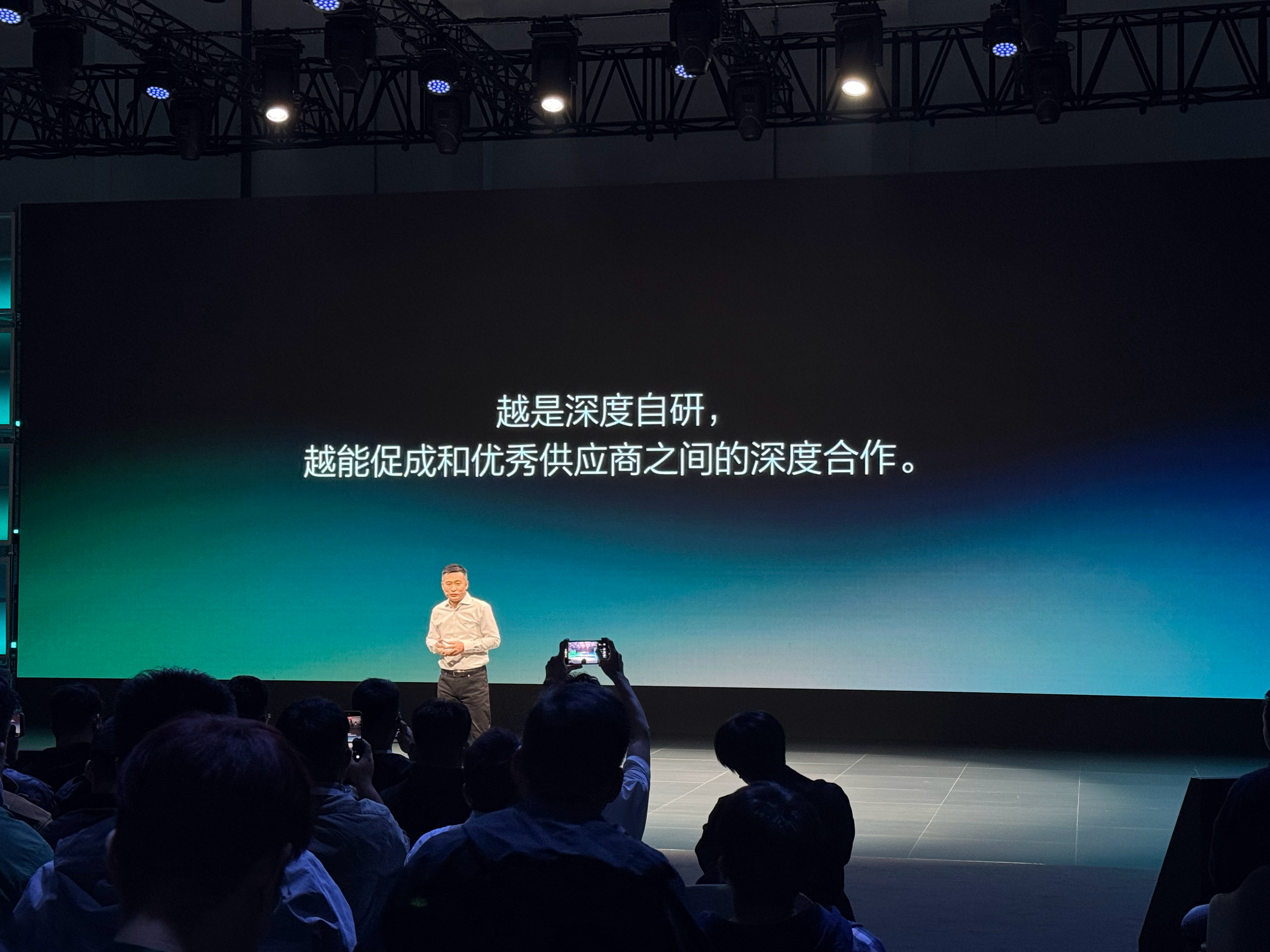 车企自研和供应商冲突吗 理想汽车电动技术发布会上，理想汽车总裁兼总工程师马东辉提