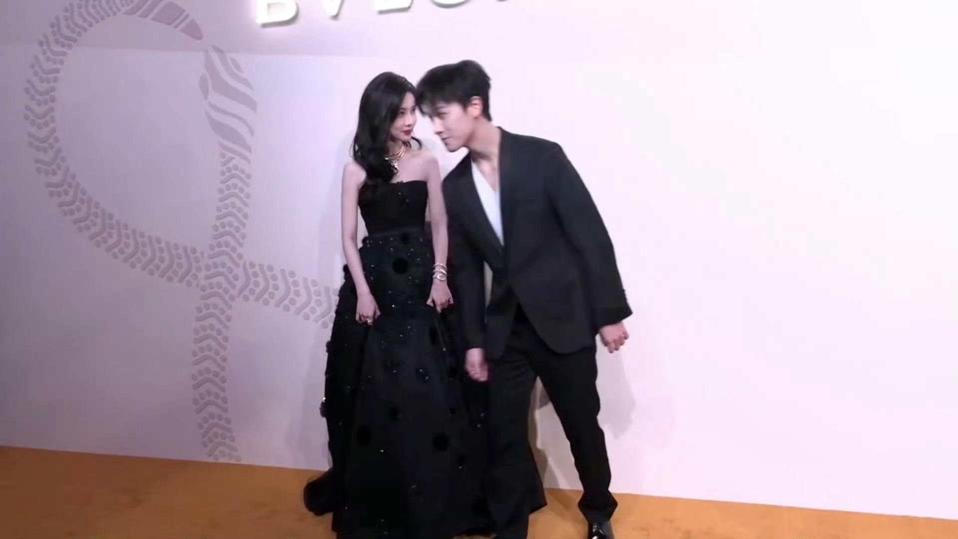 陈星旭让孟子义李昀锐两个人拍 新晋品牌挚友孟子义、李昀锐亮相宝格丽活动~ 