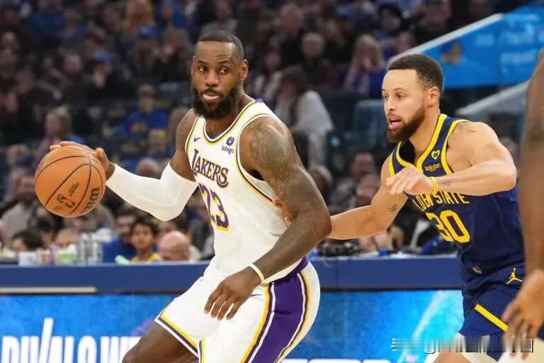 据NBA分析网记者阿弗塞斯透露，就近期勇士有意追求詹姆斯一事采访了库里，想听听他
