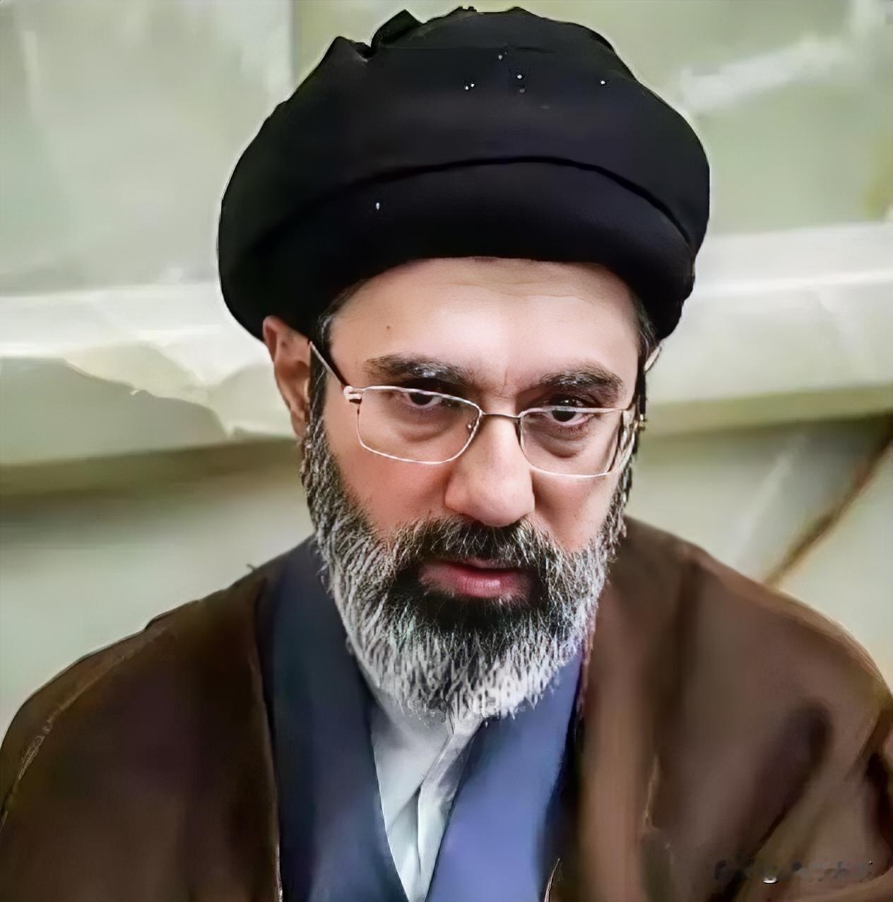 伊朗现在终于明白过来了，自己不管买什么装备都没用，现在的当务之急就是要把美国在自