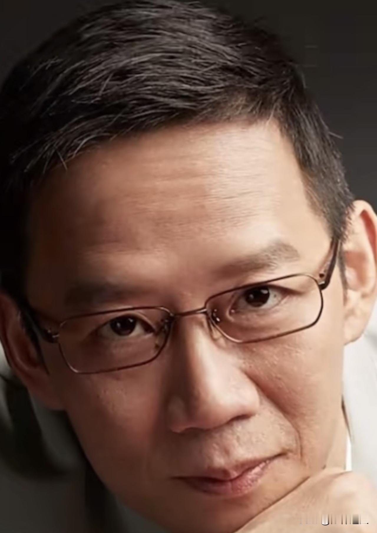 你也许为全世界，培养了两个非常优秀的儿子和女儿

但是，当他不在你身边的时候，其