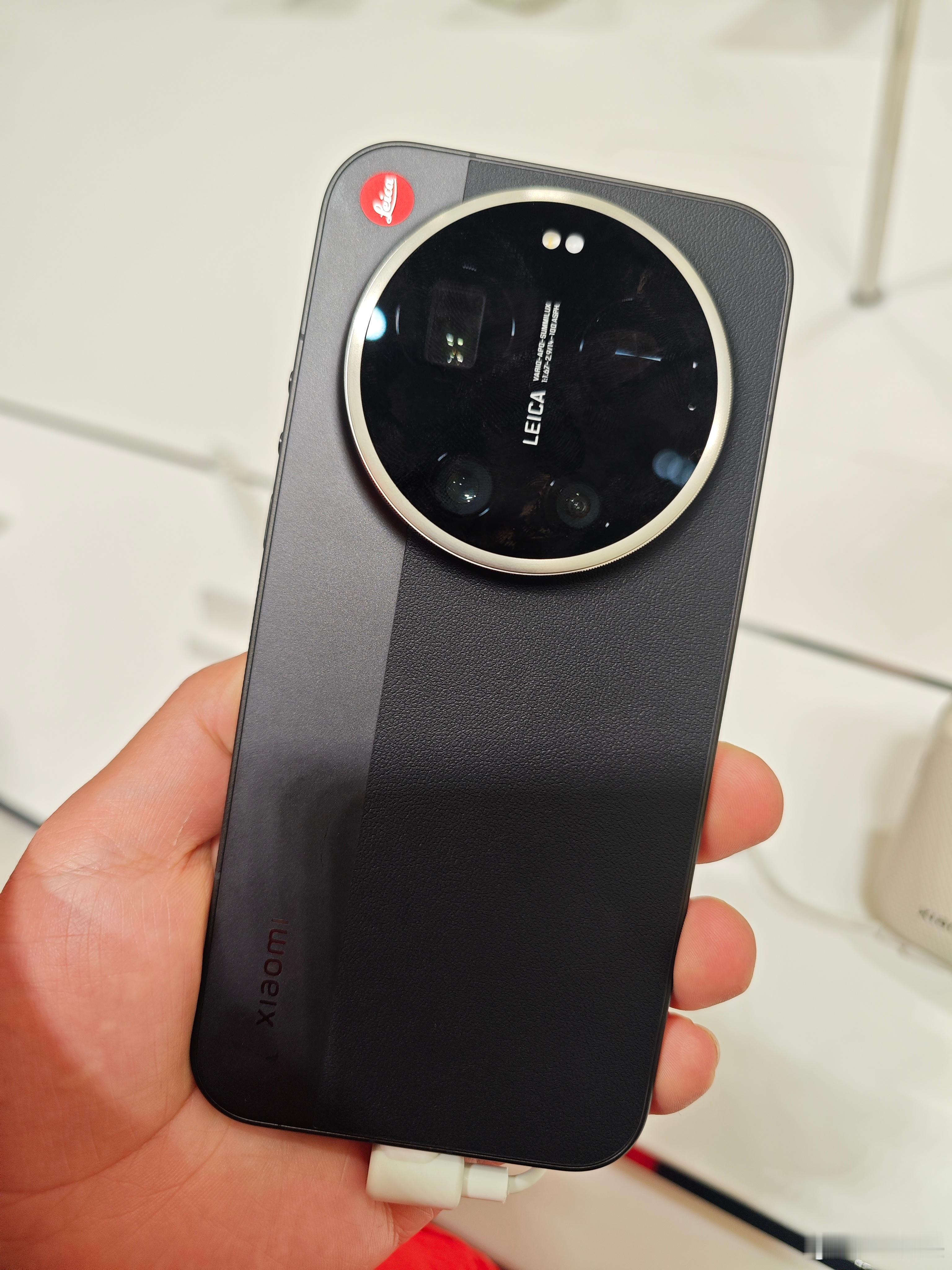 还是那句话，自己的钱想怎么花就怎么花。华为Mate 80 Pro Max和小米1