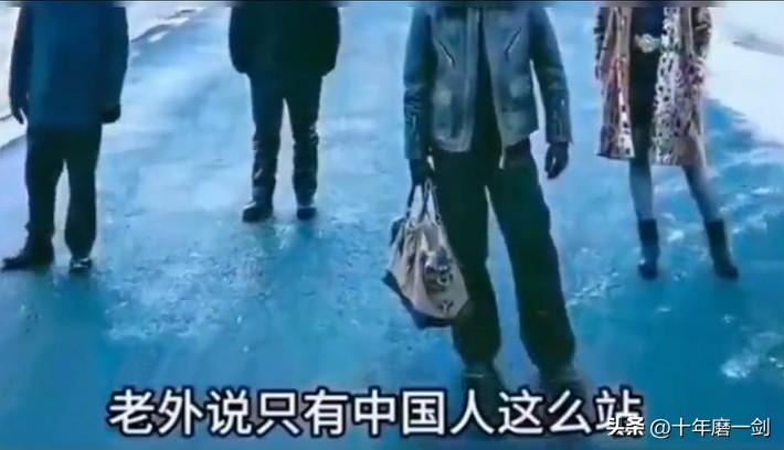 法国网友说，三七步站姿永远只有中国人。英国网友说，三七步站姿比英国皇家卫兵还有辨