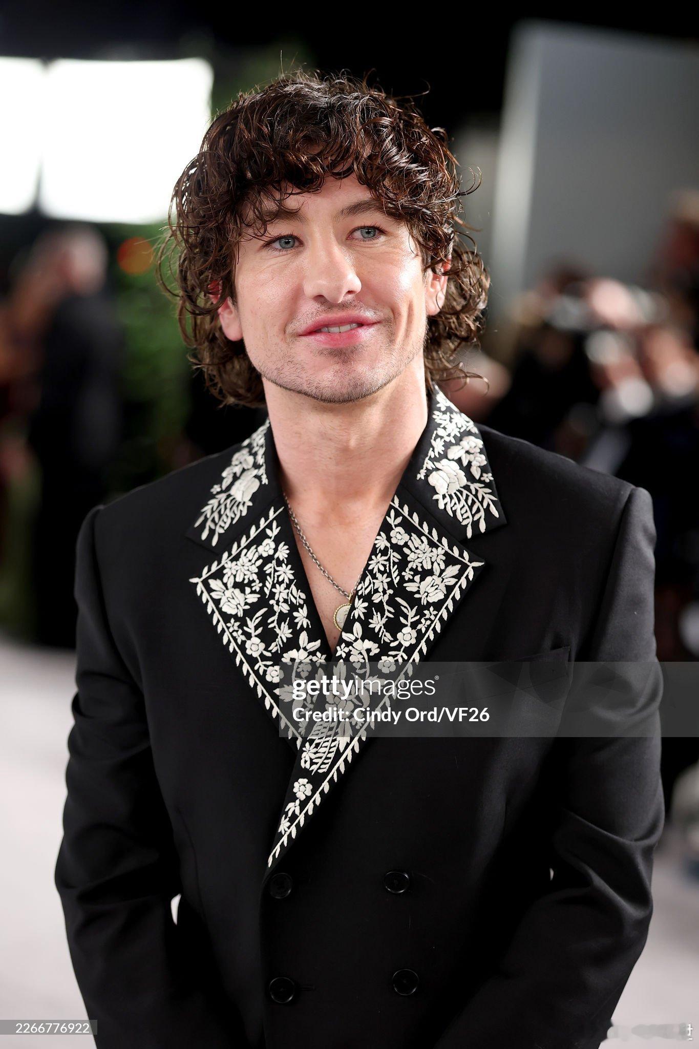 巴里·基奥恩出席名利场奥斯卡派对： 