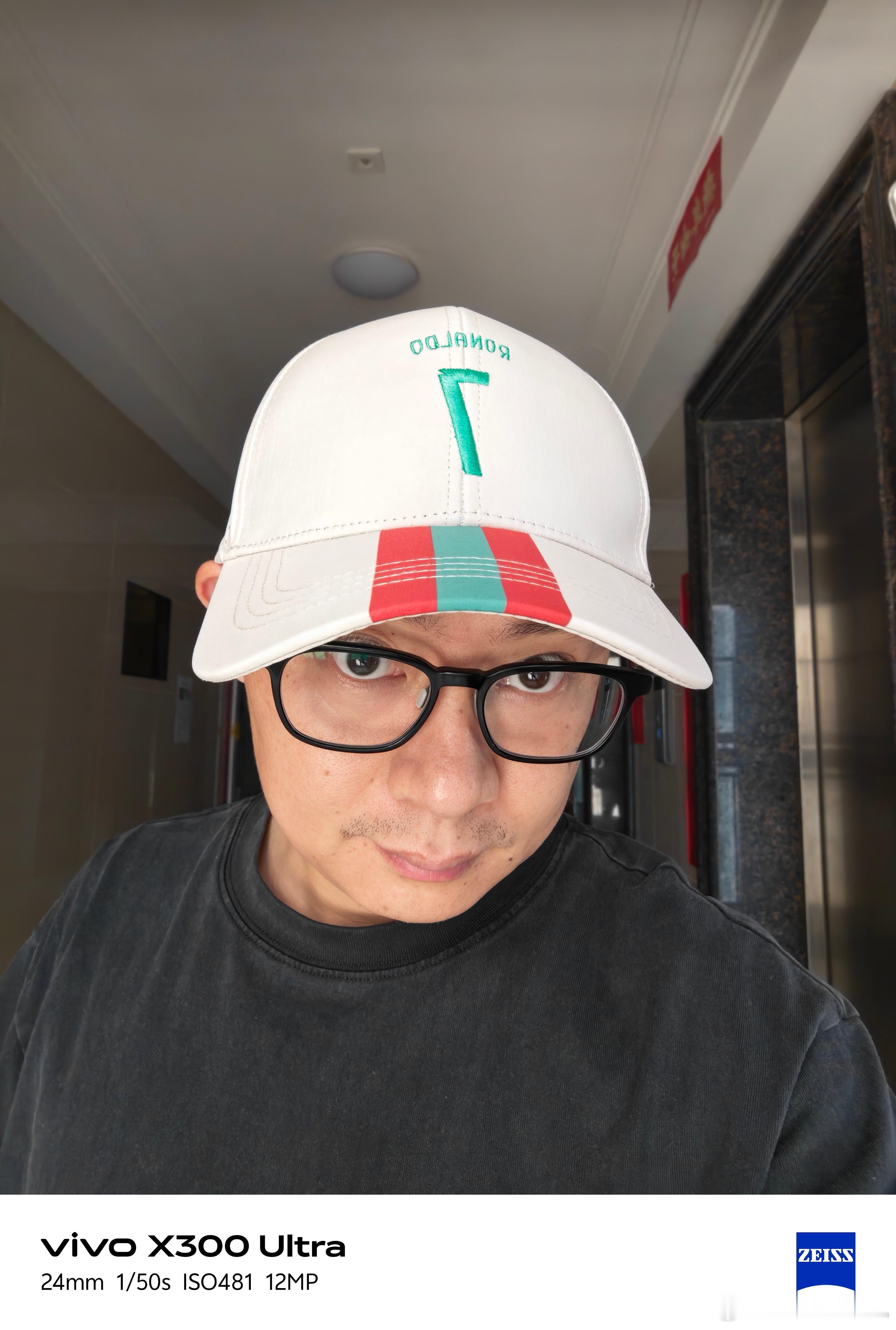 看球这么多年斥巨资支持一下我罗买了我罗帽子、球衣还有个葡萄牙工装短裤迎接世界杯的