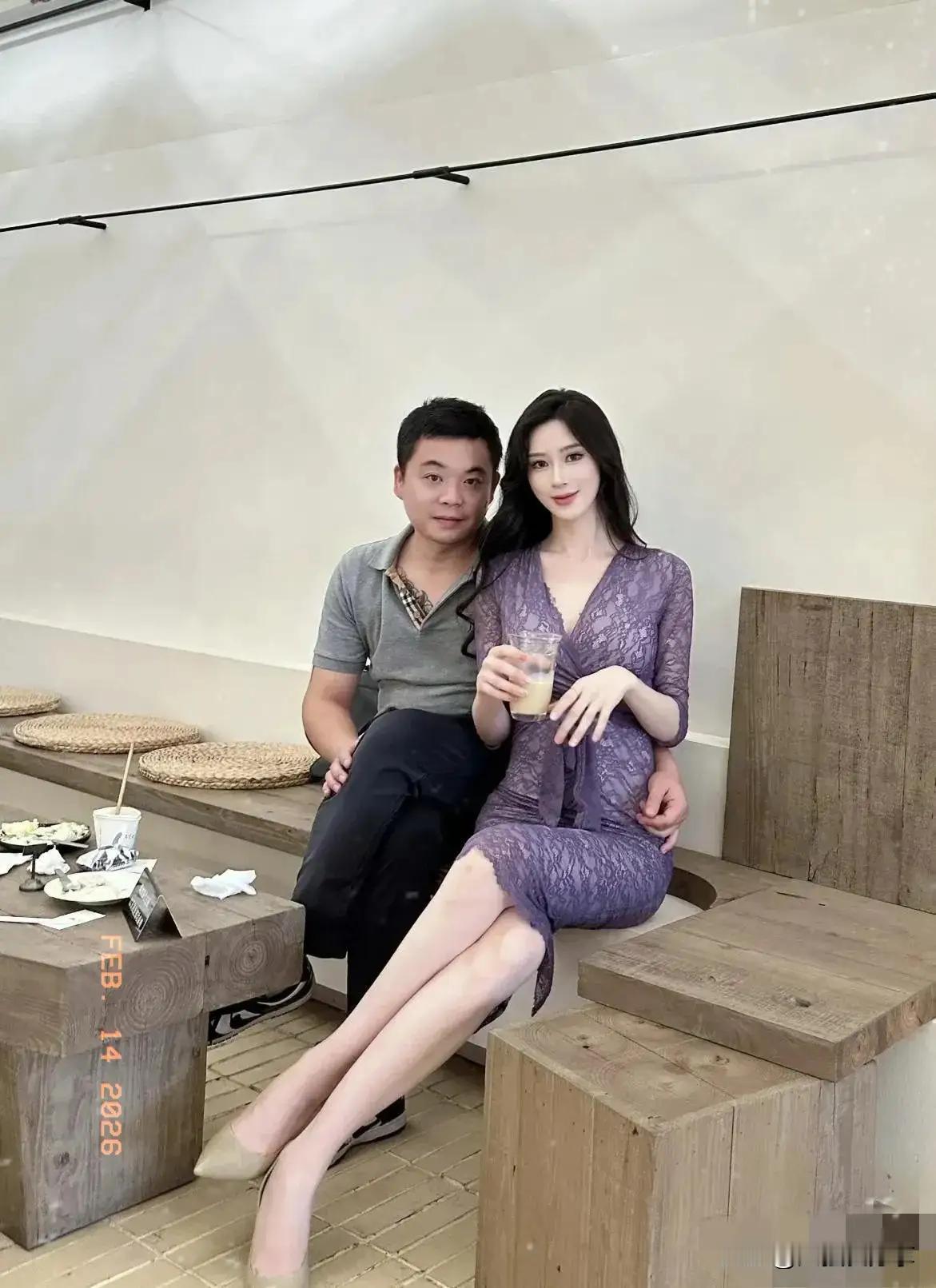 百思不得其解！抽了半包华子也没想明白！她到底看上了他哪一点？[泪奔]