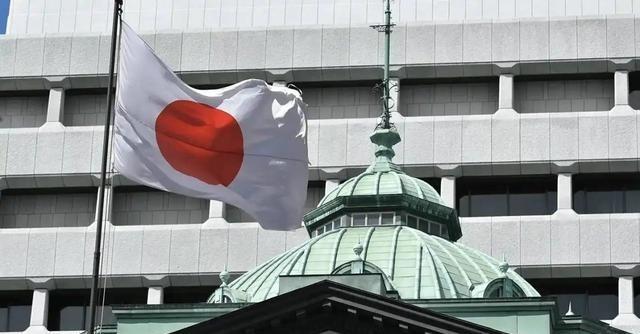 日本未来一定会彻底倒向东方，因为日本现在考虑的不是什么时候崛起的问题，而是如果没