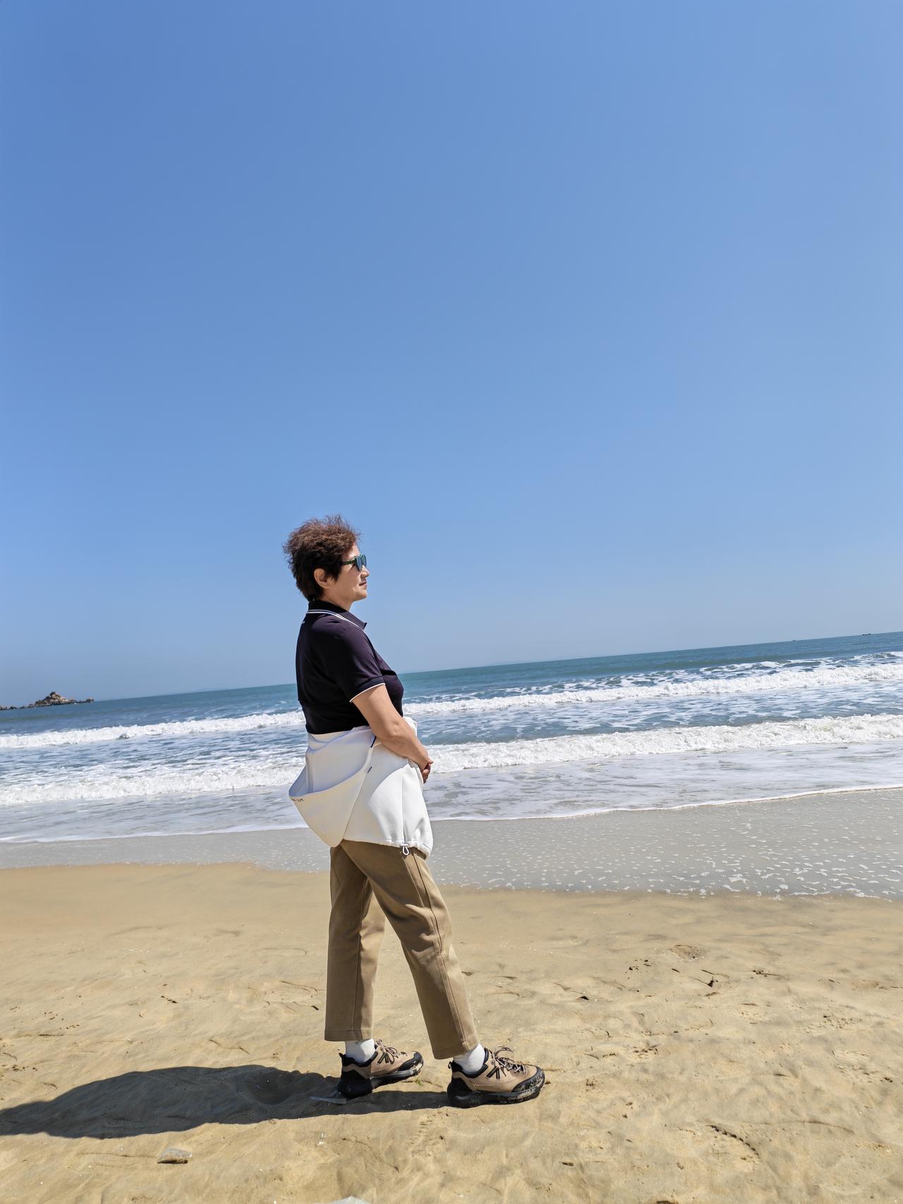 其实，人至暮年无需追求大富大贵，拥有健康的身体，过上自由自在的日子，便是幸福。