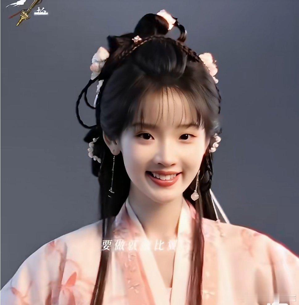 好可怕的眼间距。 