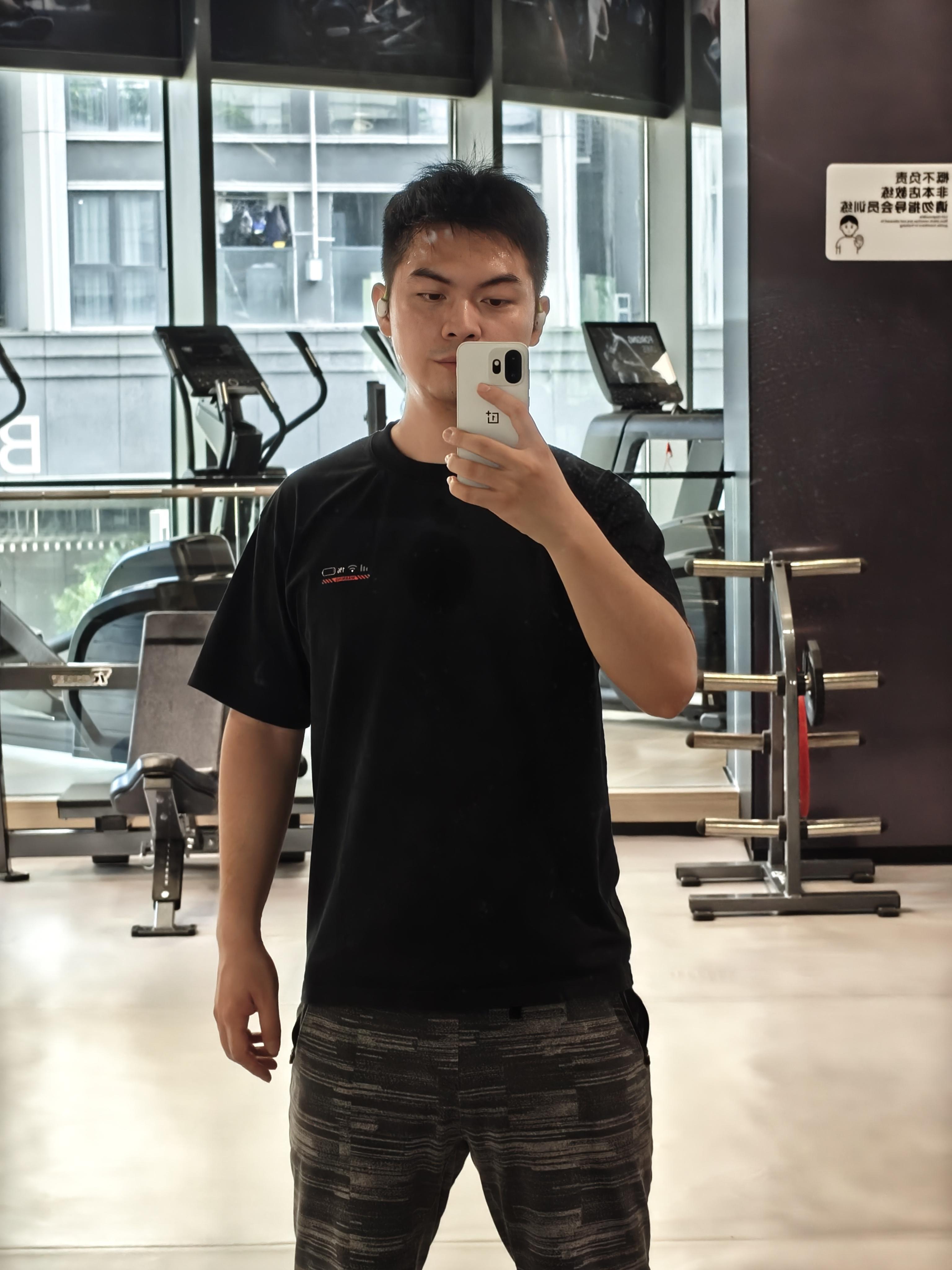 今天打了吗？一周一次有氧，15分钟椭圆机就满头大汗🥵继续跑步去了。 ​​​
