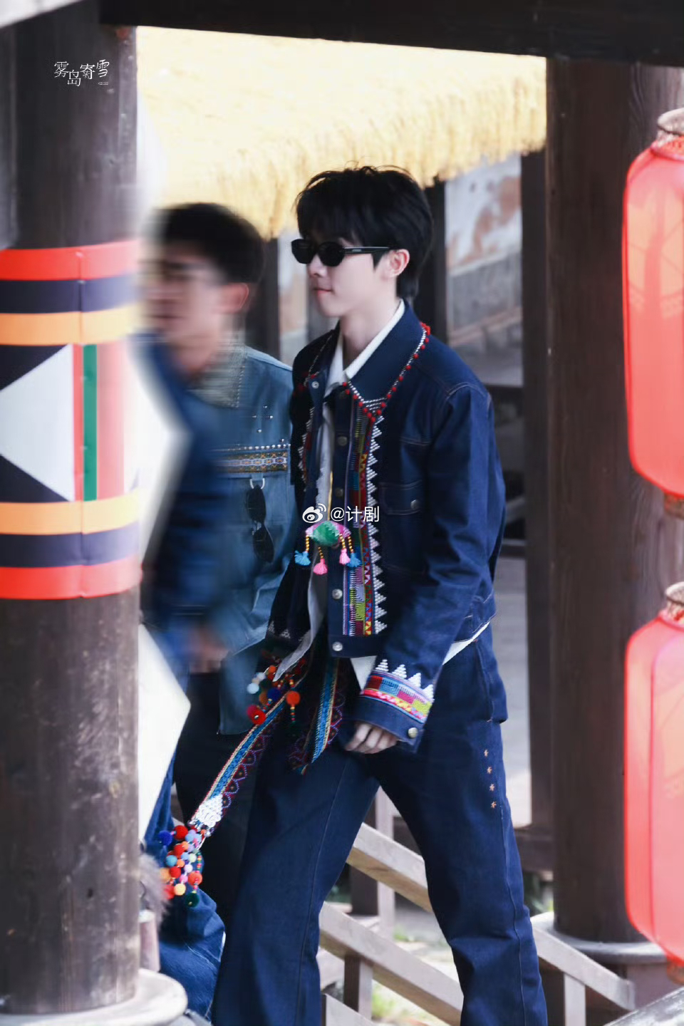 马嘉祺教邵兵玩手机 小马教邵兵拍照这段太有意思了，认认真真讲完就在旁边等着哥哥操