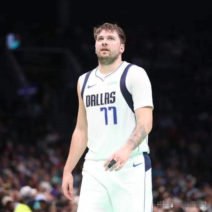 卢卡·东契奇和谢伊·吉尔杰斯·亚历山大是 NBA 历史上第三对在同一赛季分别打出