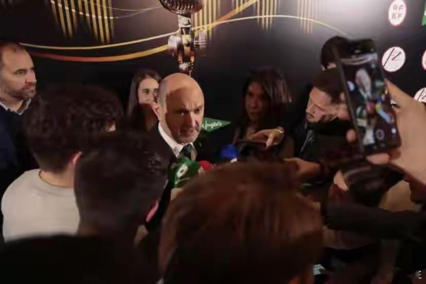 报道称，卢赞在马德里体育新闻协会的颁奖典礼上确认，2030年世界杯的决赛将在西班