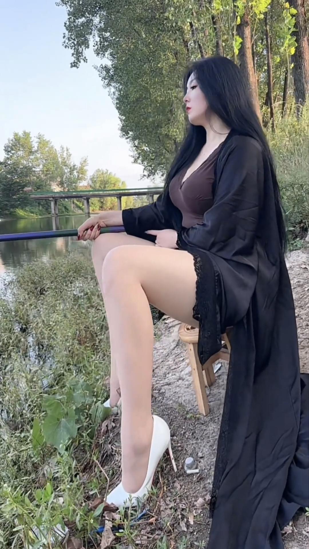 夏日生活随记如果没有了复杂的社交，还能做什么呢？生活的圈子越来越小，慢慢就会发现