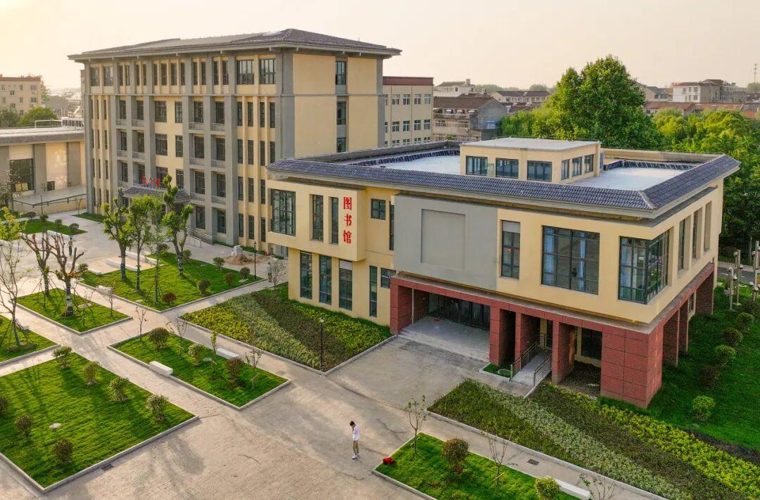 同样面对网友反映的问题，马坝高级中学与北京师范大学差距咋这么大呢？

近日，两起