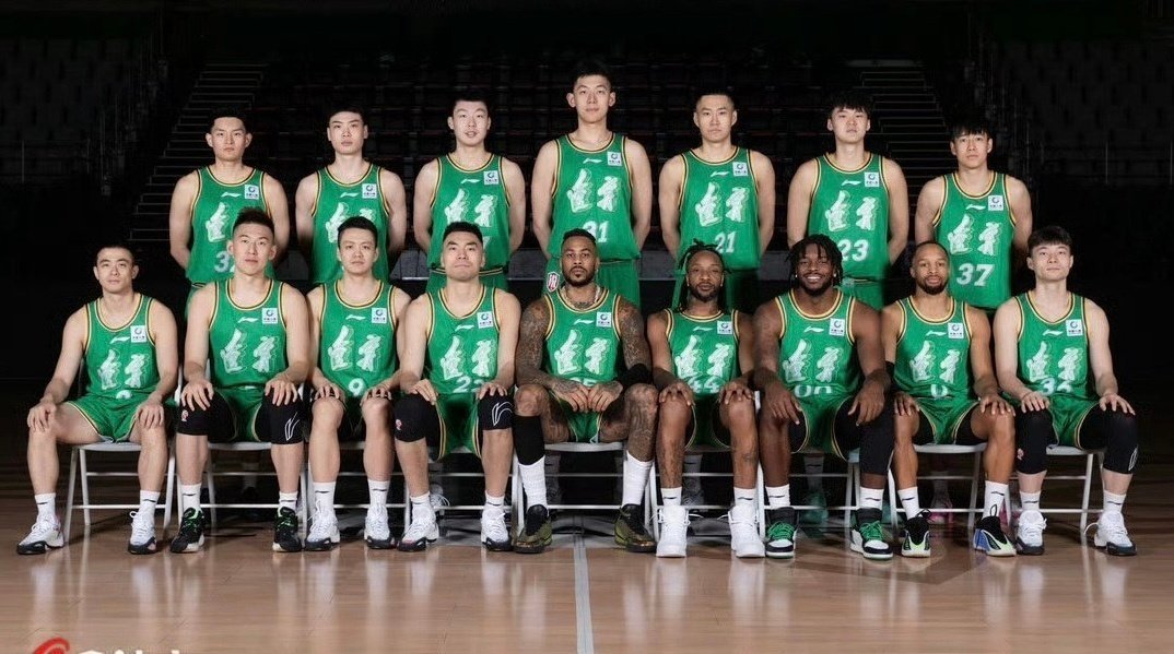 每个辽篮的球员都有一颗感恩的心。正因为如此他们才想打好每一场球。然而这一季的CB