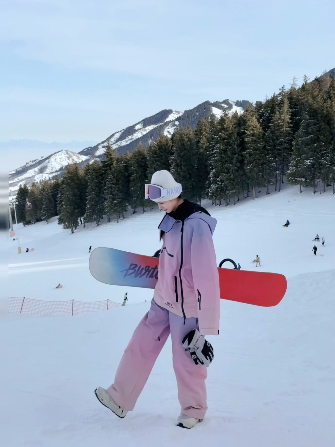说来惭愧 滑了那么久的雪第一次来顶门滑雪ootd丝绸之路滑雪场快乐冰雪季车模冰冰