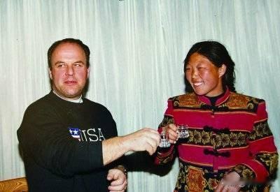 跨越27年的约定！殷玉珍与赛·考斯基，终于在线上重逢，一句“我想找你种一棵树”戳