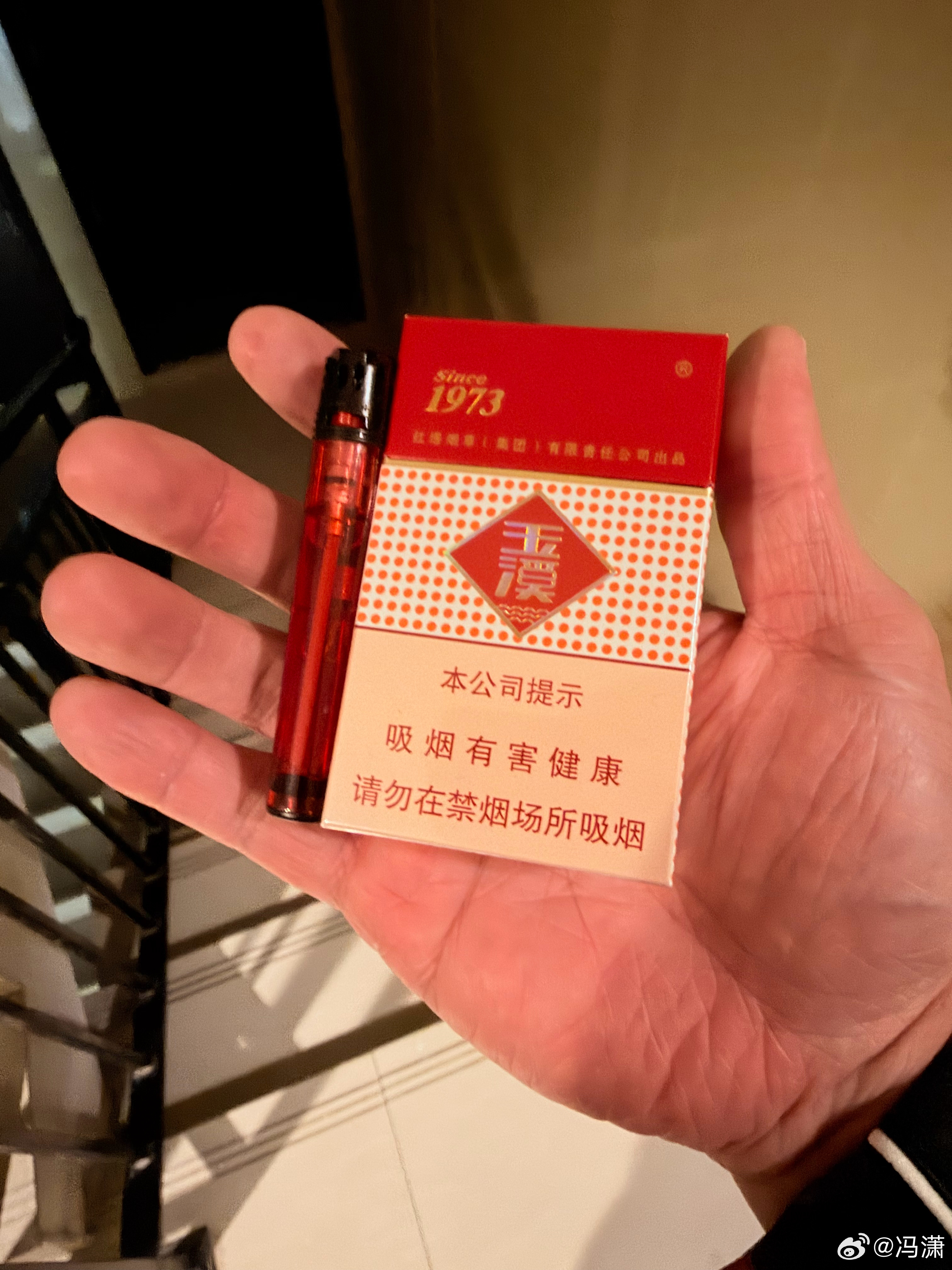 虽然戒烟6年了，但是扫完墓点完烟还是连烟带火都放兜里揣家来了