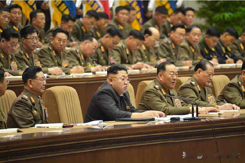 重磅！朝鲜那边放大招了，金正恩直接发话：正式把韩国列为“头号敌国”。这措辞之前从