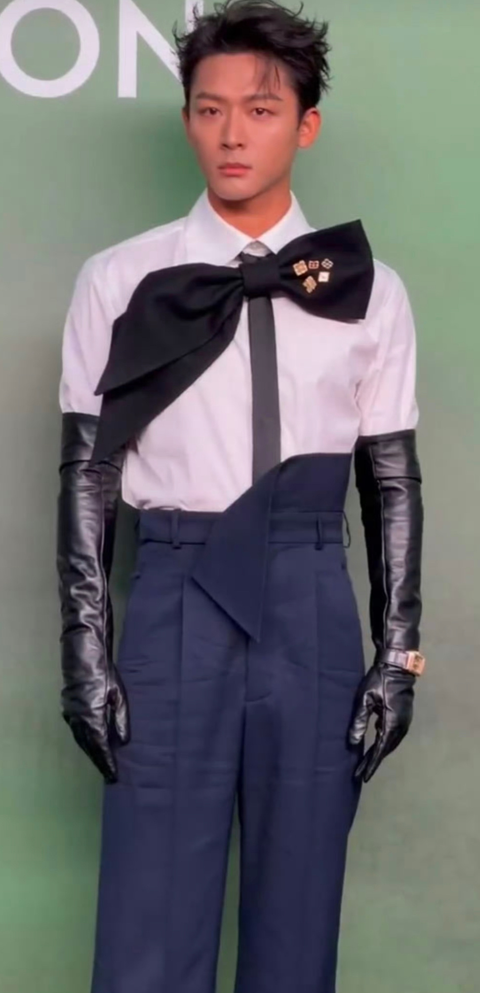 今天vogue请来的洗碗工是张晚意吧？ ​​​