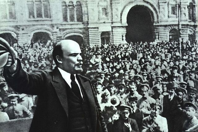 1918年，列宁遭遇刺杀，女刺客卡普兰对着他连开了三枪，很快杀手便被抓捕，而她的