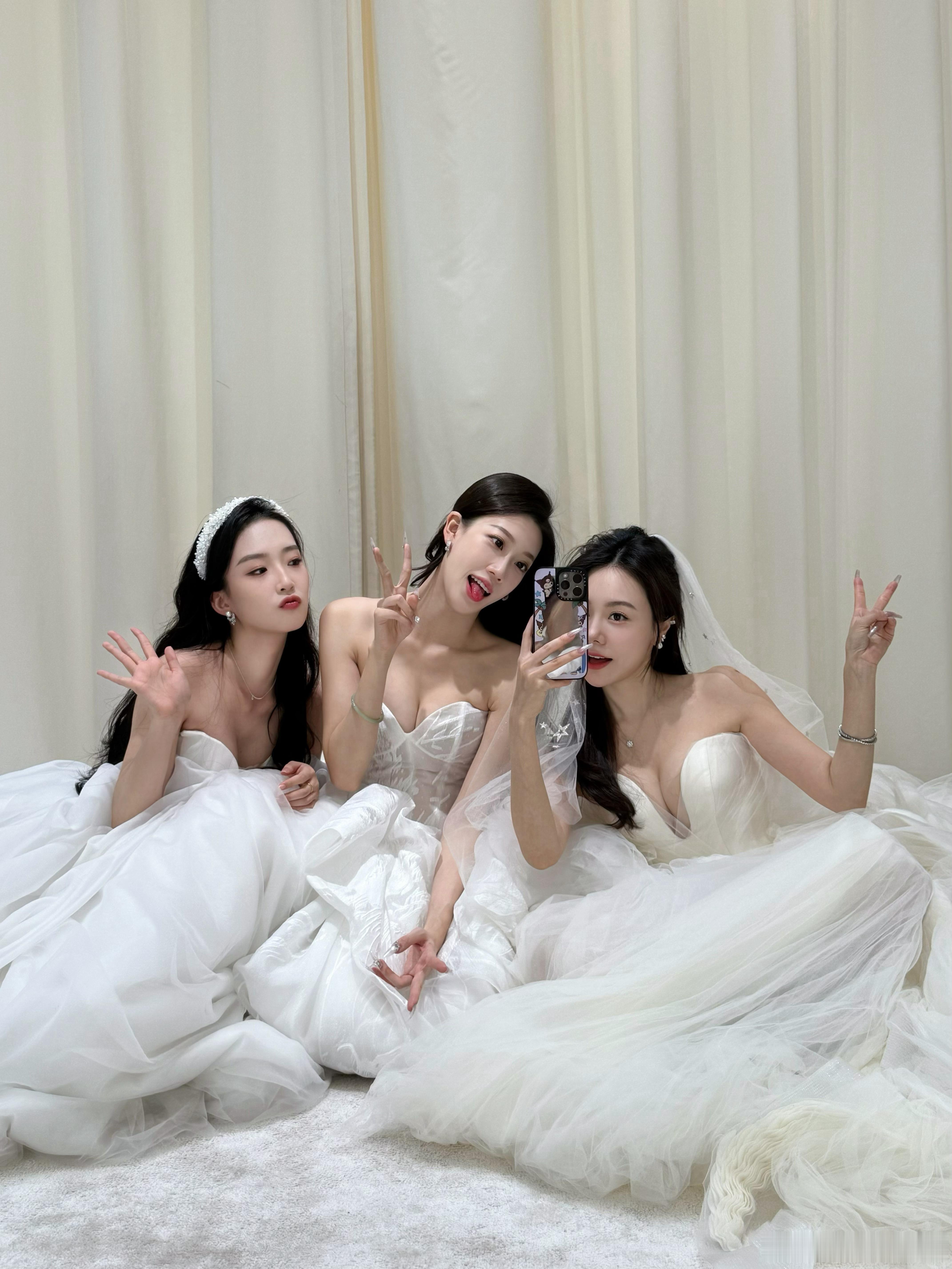 不能一起结婚 那就一起穿婚纱 深圳