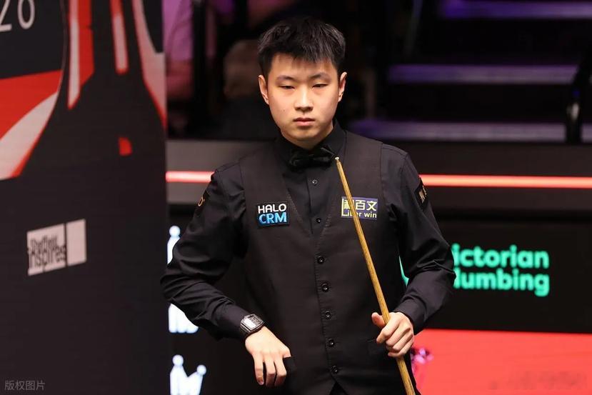 赵心童险胜晋级！世锦赛10连胜领跑北京时间4月19日，2026斯诺克世锦赛首轮，