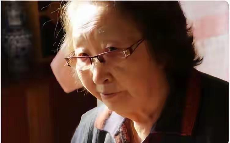 据中视协演员工作委员会消息，影视表演艺术家彭玉老师，10月7日在珠海安详离世，享