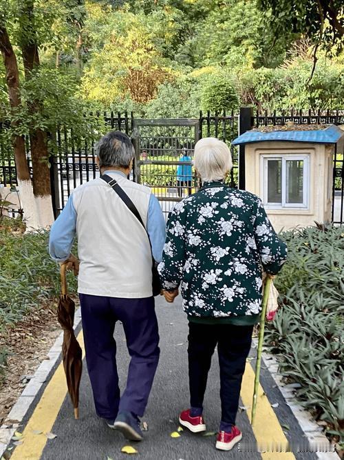 人生在世，结婚成家、生儿育女是大多数人必须经历的过程。
但是踏过婚姻这条河的人，