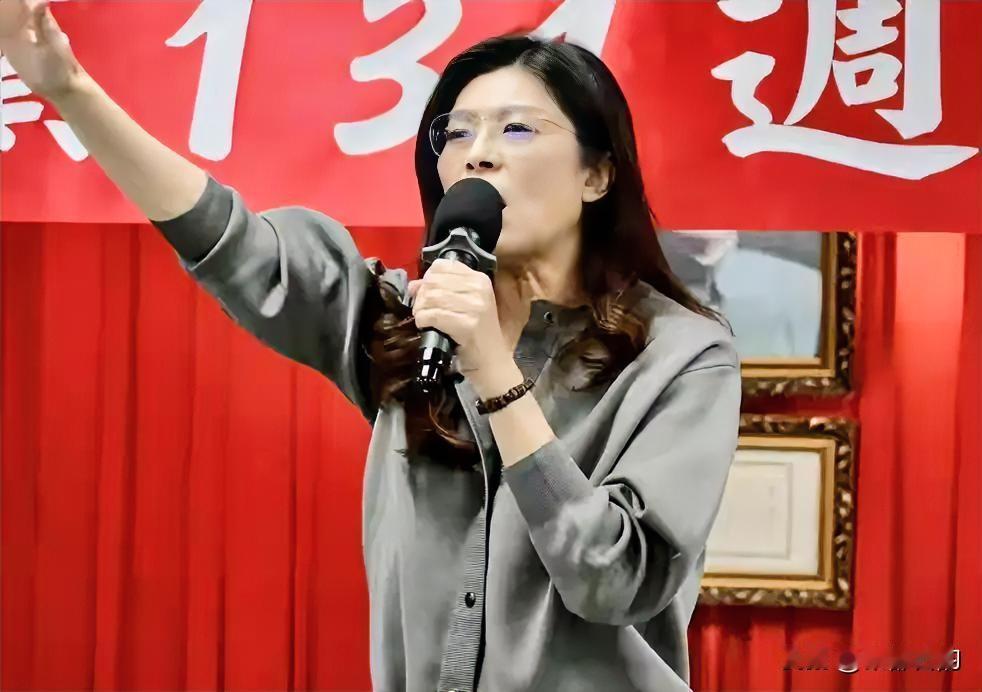 眼下九合一选举进入冲刺阶段，国民党主席郑丽文需要同时处理党内整合、各地辅选调度，