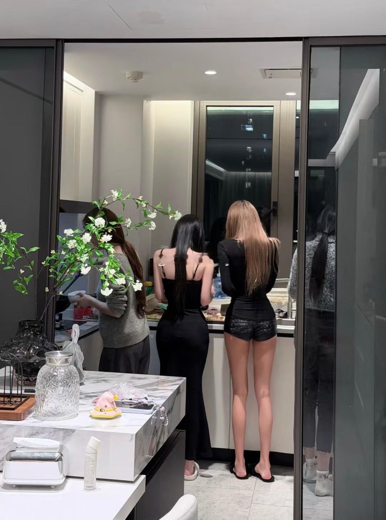 减肥：早上一个馒头，中午一个苹果，晚上六个骑手！ ​​​