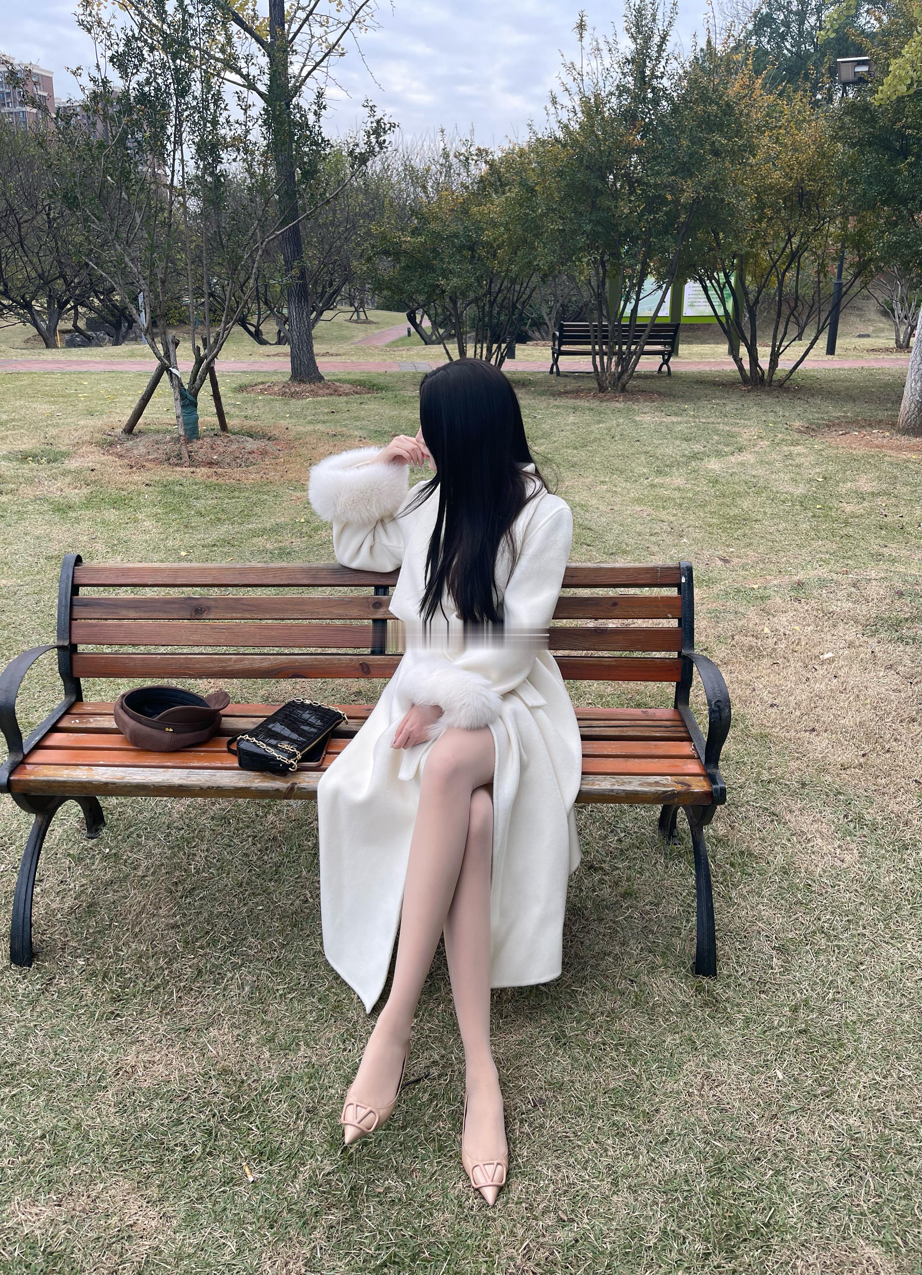 还是喜欢穿平底鞋逛公园～绫吊带袜绫lingtouchootd