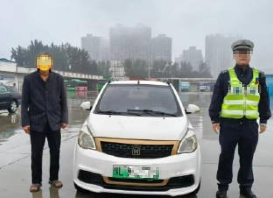 漯河，76岁的孙大爷实在“厉害”，他买了小车代步，却不知开车要考证、买保险。他开