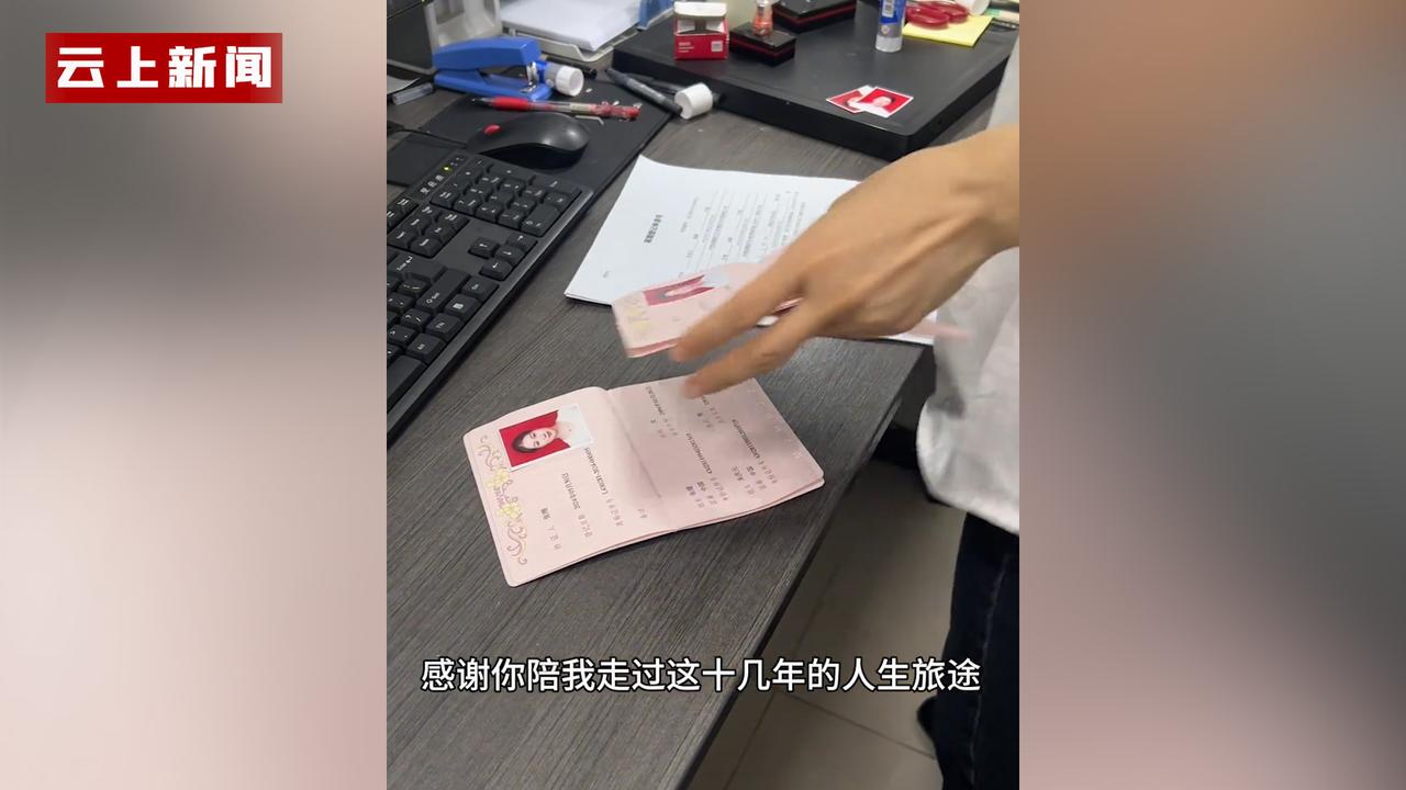 湖南，一女子与丈夫离婚当天，精心打扮，丈夫尊重她的选择，西装革履体面分手。视频中