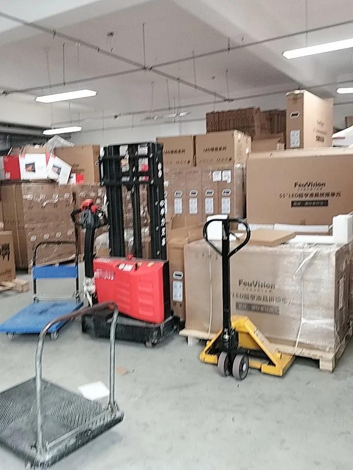 老板找我谈话：‘说交的社保一涨再涨。’意思是要降我工资。‘’
我在一家科技公司仓