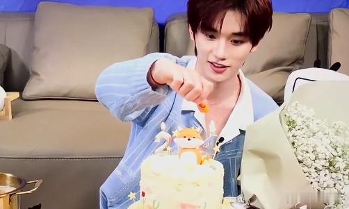 时代峰峻否认丁程鑫单飞官方辟谣时代少年团单飞  近日，因丁程鑫生日直播没有队友连