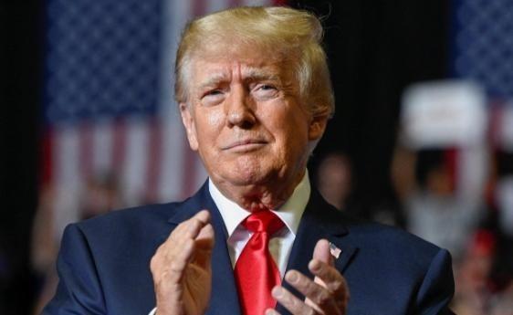 下令全面封锁伊朗后，特朗普送中国一句话，他知道：若按不住中国，美国就前功尽弃。