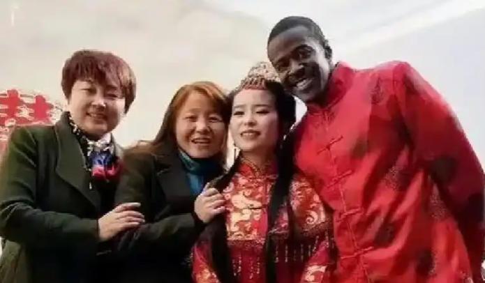 法学界陈枫：加强对外嫁女性的管理已经刻不容缓。他建议，只要中国女孩嫁给老外，必须
