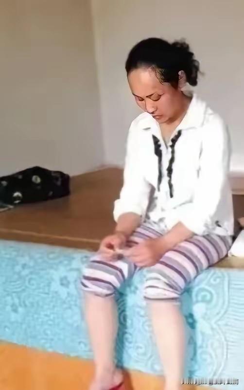 1994年，一名18岁的女孩被人贩子以2700元卖给了一位放羊人，洞房当晚，女孩