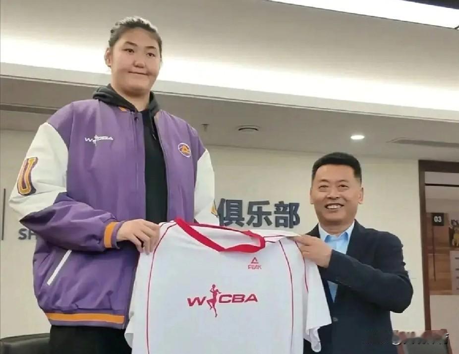 山东女篮阵容强大：志在总冠军

17名球员分别是：仙扬-帕克、玛雅-考德威尔、林