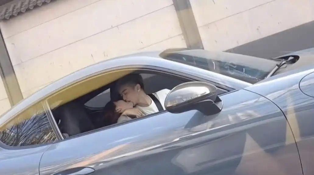 这车看起来很贵[泣不成声]