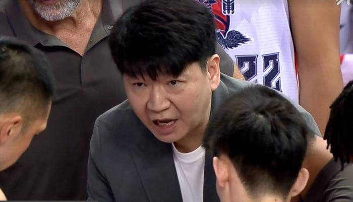山东男篮为什么输给福建？邱彪忍不住说出心里话，说的实在
山东男篮客场挑战福建男篮
