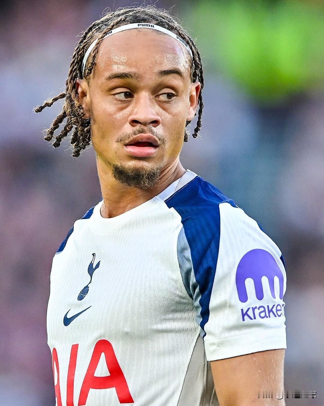 没人讨论的水货：哈维·西蒙斯。那我们不妨聊聊这件事。
切尔西原本是西蒙斯首选，但