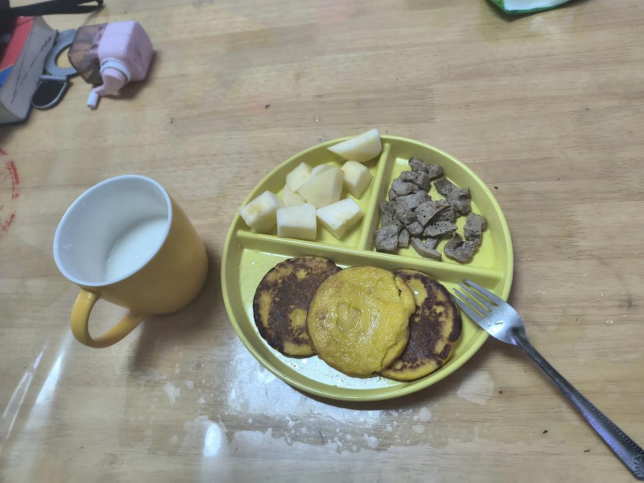 早餐系列之牛奶+南瓜饼+牛肉+苹果