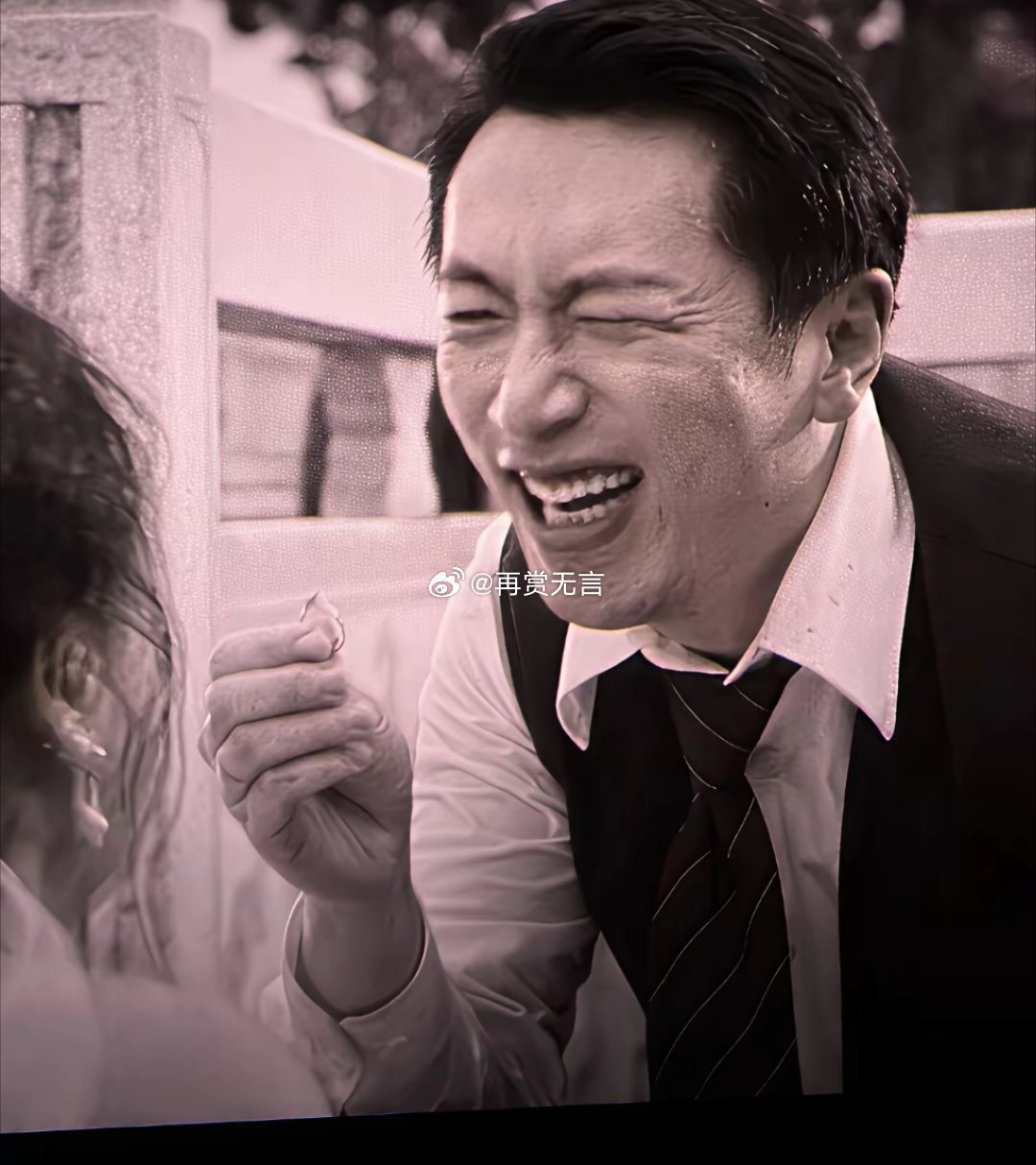 白客有点像张雪峰的哥哥！个人认为目前最像张老师的演员！ 