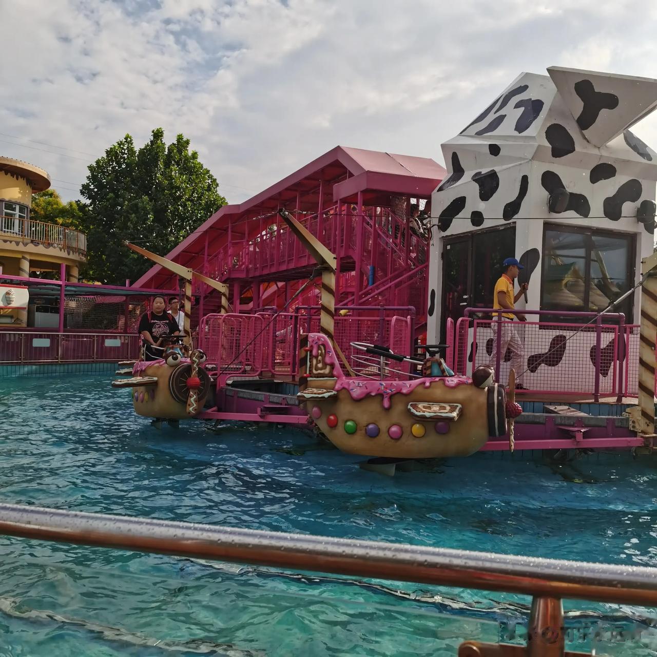  
欢乐谷推荐项目
一奥特赛之旅二雅鲁藏布大漂流，这两项需要雨衣，可以自己从家带