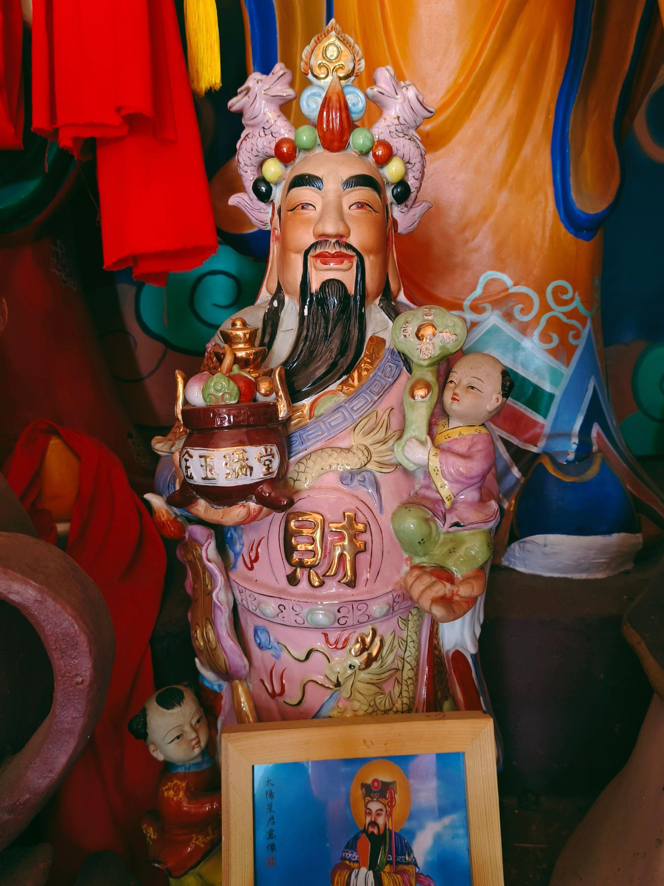 “心诚自有财源到，积善方为聚宝根”