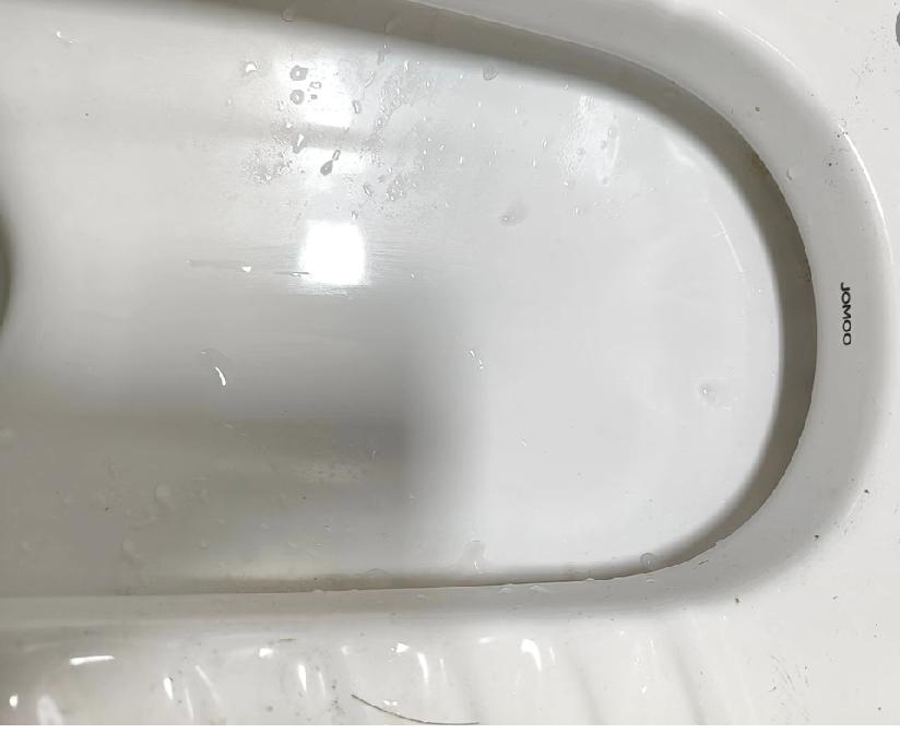 女子离家17天，马桶狂冲200吨水，近日河南洛阳女子过年离家返程途中，被自来水公